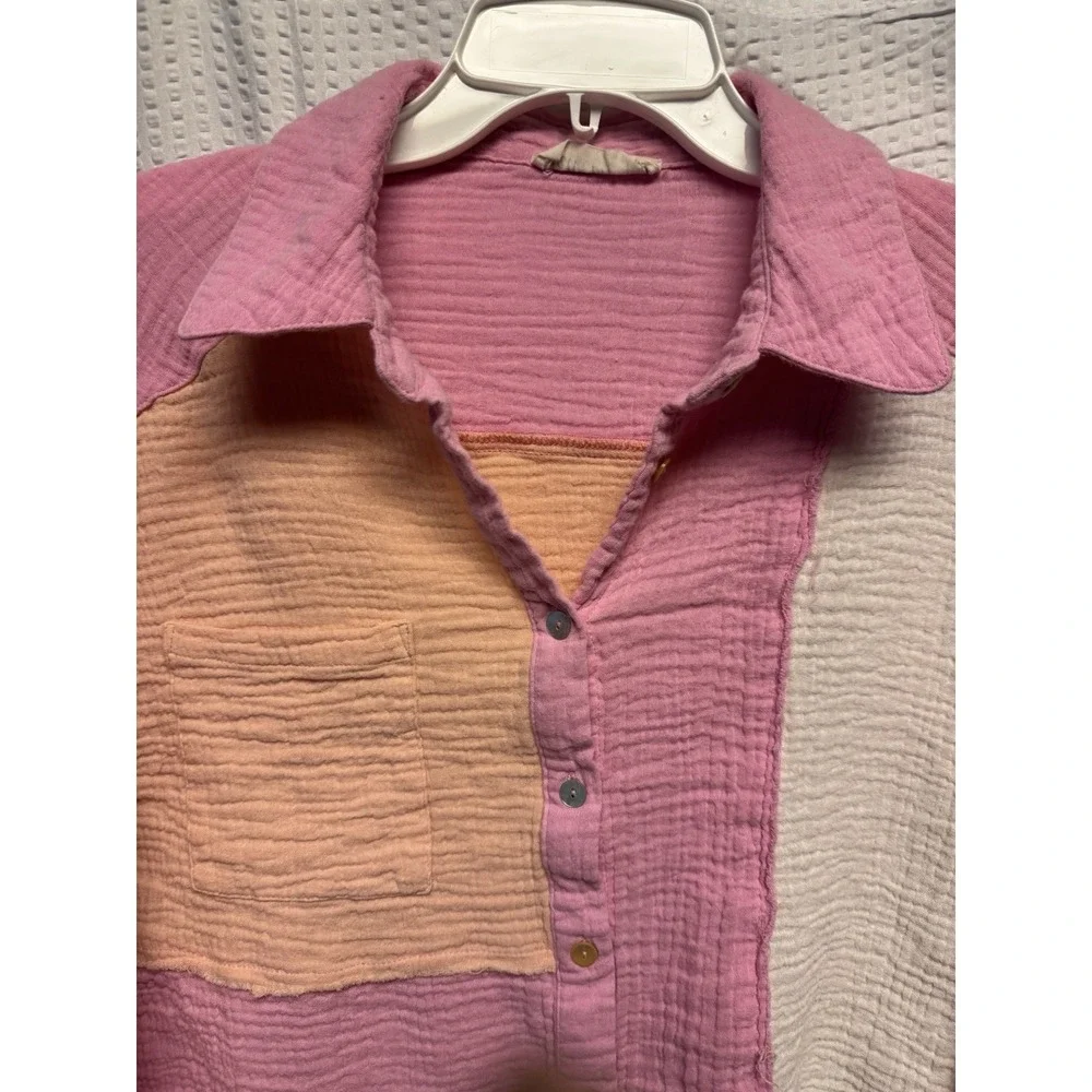 New In‎ Women's SZ S Pink Orange White Gauzy Colorblock Botton Up Raw Hem Rayon